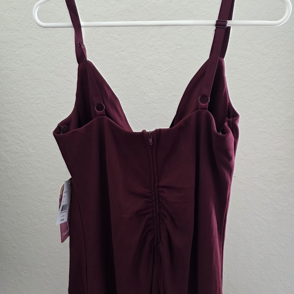 Elegant Burgundy Evening Gown - Picture 8 of 11